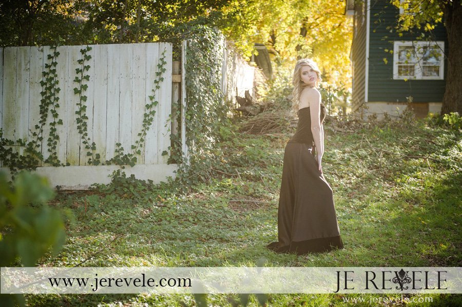 ALEXANDRIA MORGAN RUNS STRAPLESS