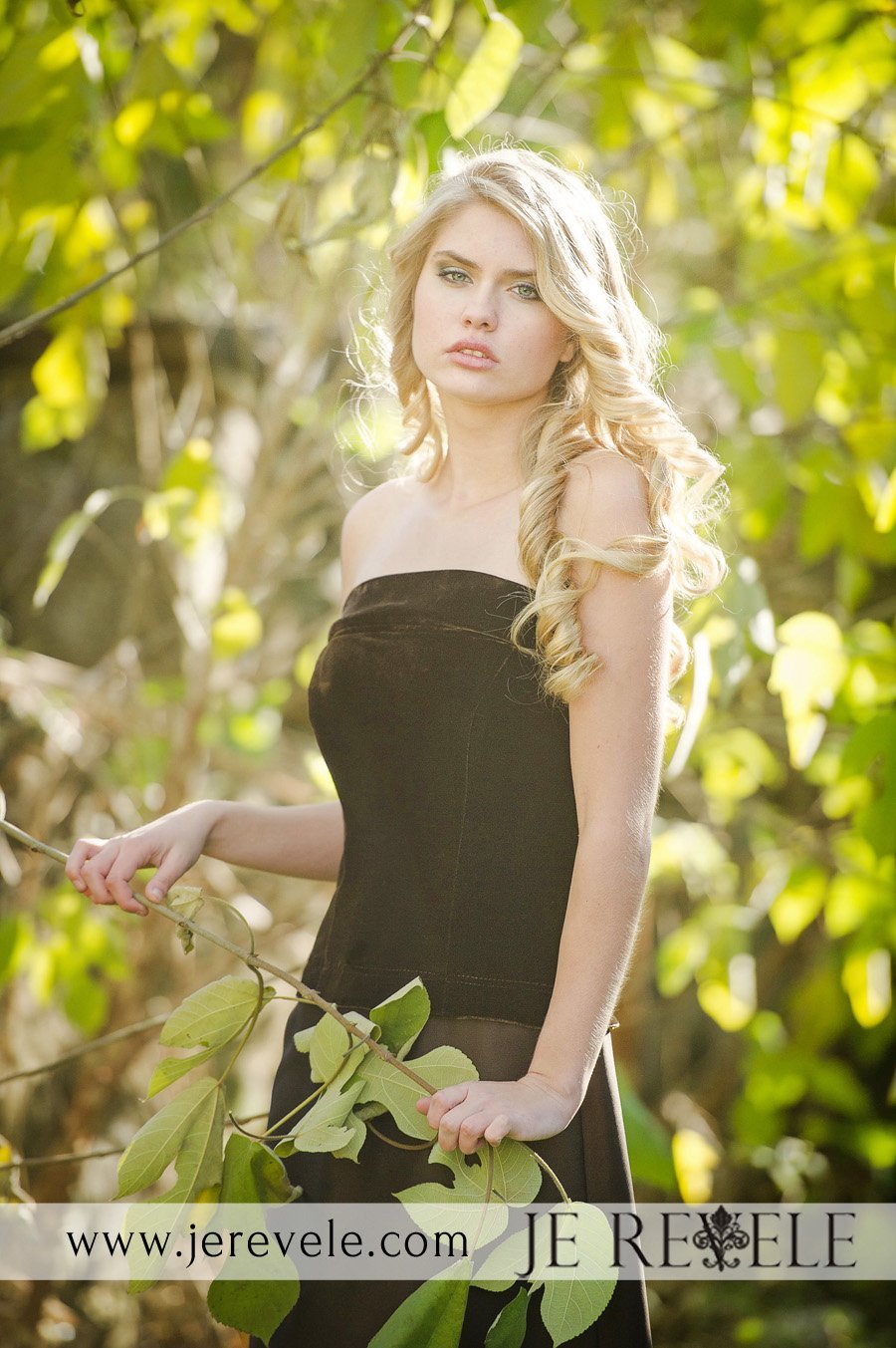 ALEXANDRIA MORGAN RUNS STRAPLESS